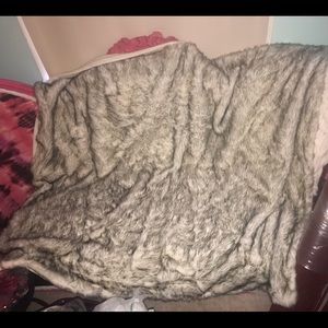 Faux fur blanket